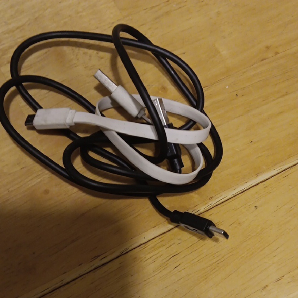 Kate Spade Off The Grid Black Wristlet Wallet & Charging Cable for Cell Phones - Picture 6 of 12